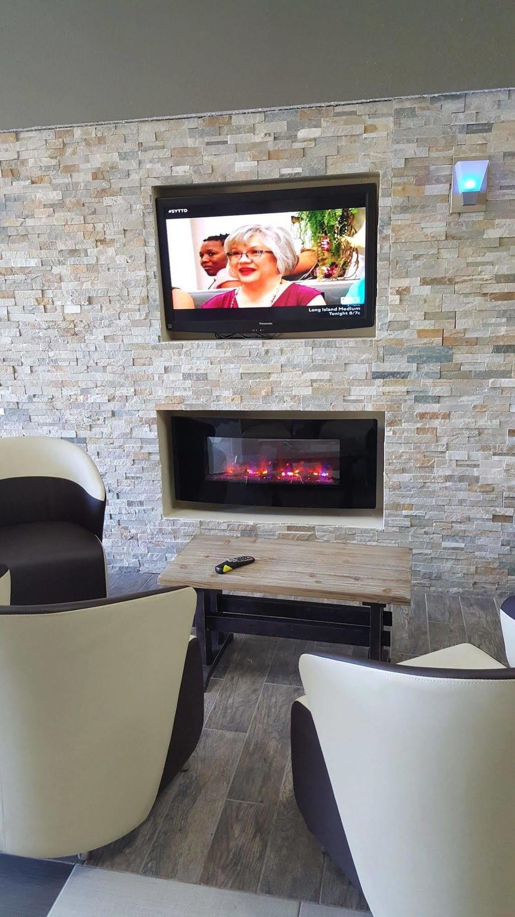 Econo Lodge 프레스트시티 외부 사진